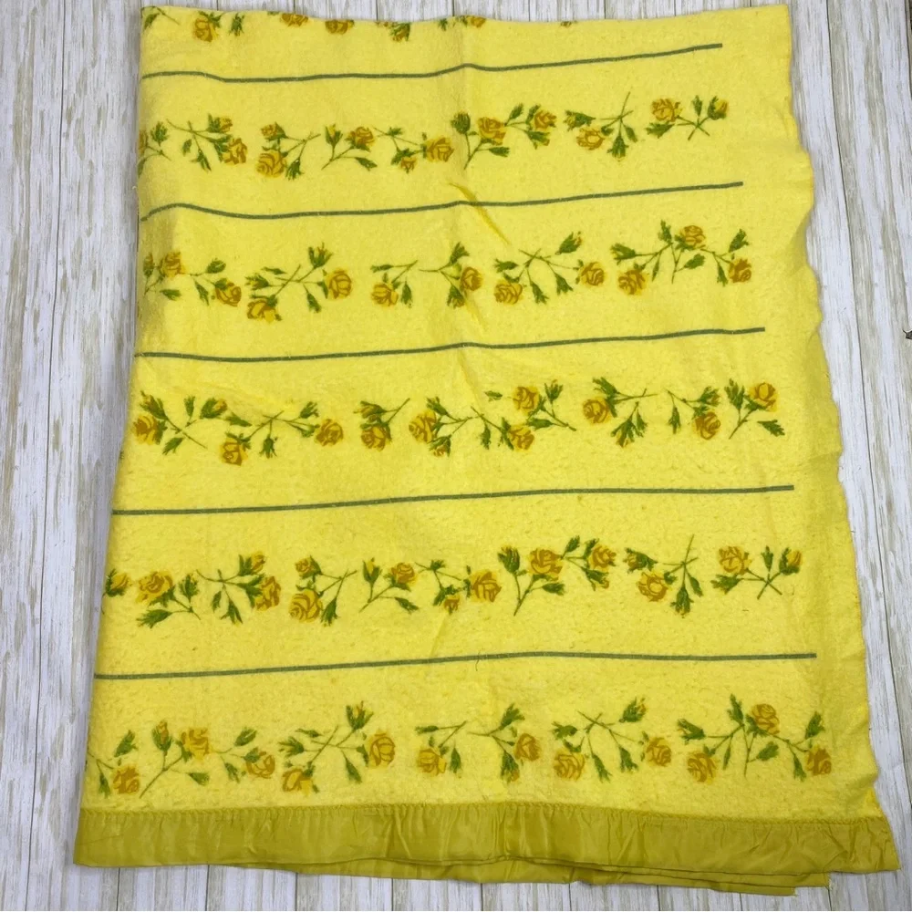 Vintage Chatham Yellow Floral Fiberwoven Blankets